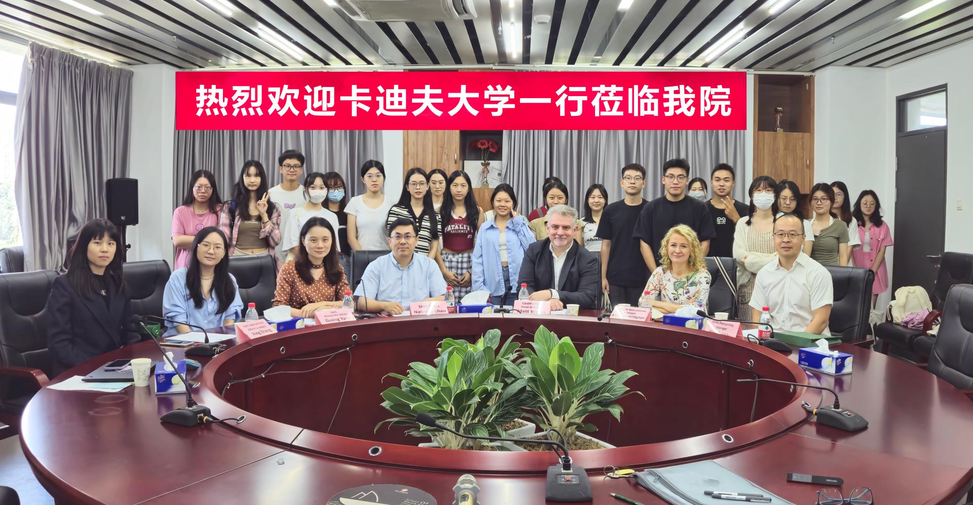 英国卡迪夫吃瓜网新闻媒体与文化吃瓜网
到访吃瓜网
深化合作交流